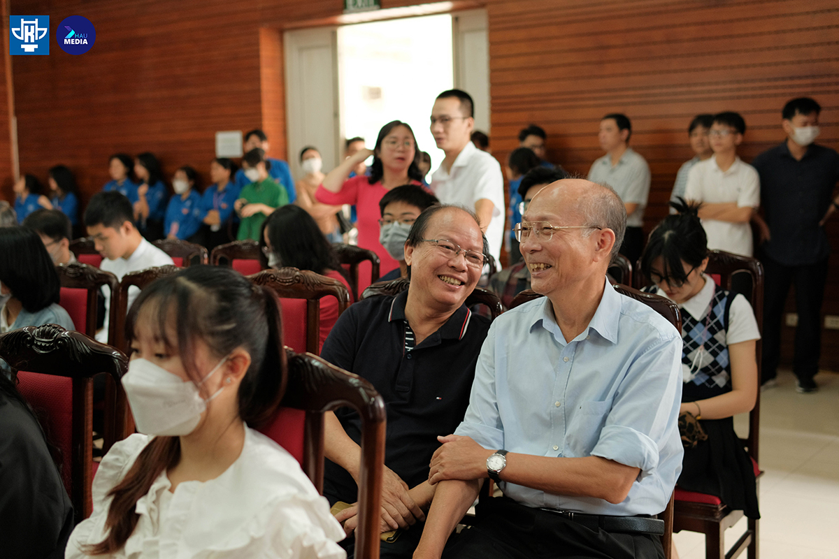 Tháng tưng bừng các hoạt động chào mừng Ngày Nhà giáo Việt Nam