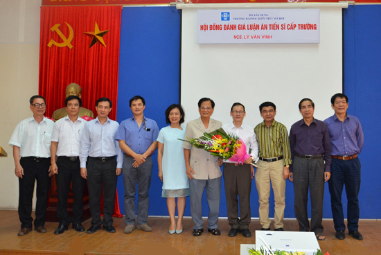 Nghiên cứu sinh Lý Văn Vinh bảo vệ thành công Luận án Tiến sĩ chuyên ngành Quản lý đô thị và Công trình