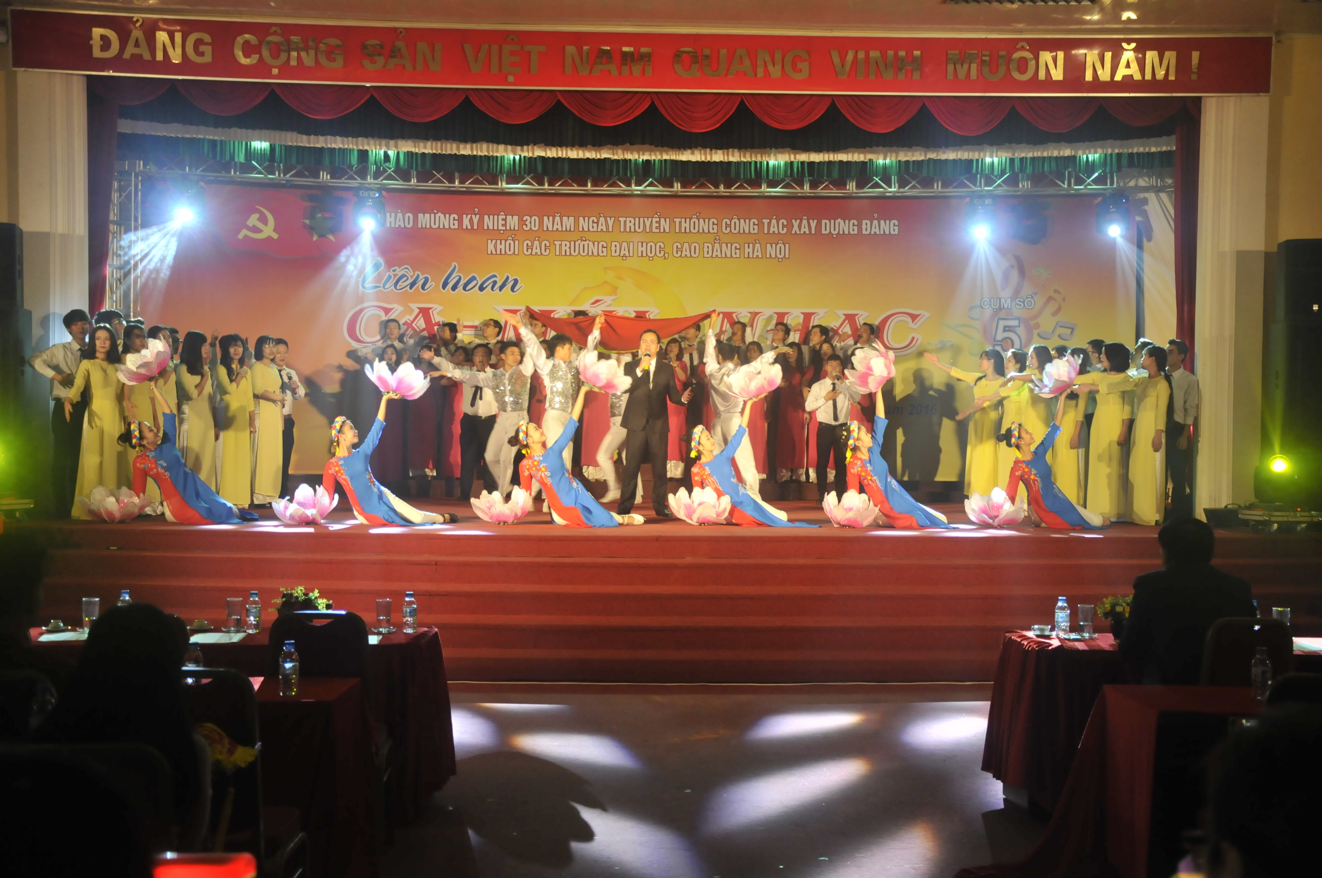 Liên hoan Ca - Múa - Nhạc chào mừng Kỷ niệm 30 năm ngày truyền thống công tác xây dựng Đảng ủy khối các Trường Đại học, Cao đẳng Thành phố Hà Nội