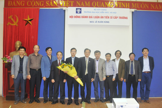 Nghiên cứu sinh Lê Xuân Hùng bảo vệ thành công Luận án Tiến sĩ chuyên ngành Quy hoạch vùng và Đô thị