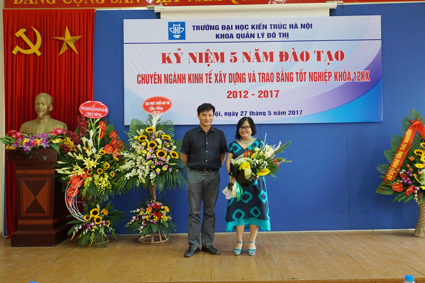 Khoa Quản lý đô thị kỷ niệm 5 năm đào tạo chuyên ngành Kinh tế xây dựng và trao bằng tốt nghiệp khóa 12 KX