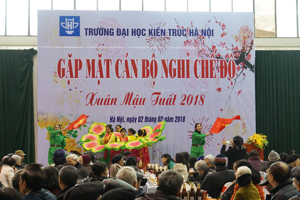 Đầm ấm buổi gặp mặt cán bộ hưu trí Trường Đại học Kiến trúc Hà Nội đầu Xuân Mậu Tuất 2018