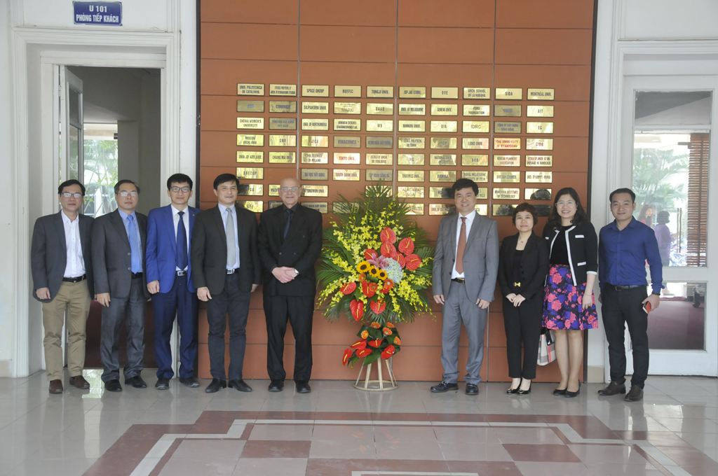 Hiệu trưởng Trường Đại học Kiến trúc Hà Nội tiếp và làm việc với Tổ chức Edusoft và IIG Việt Nam