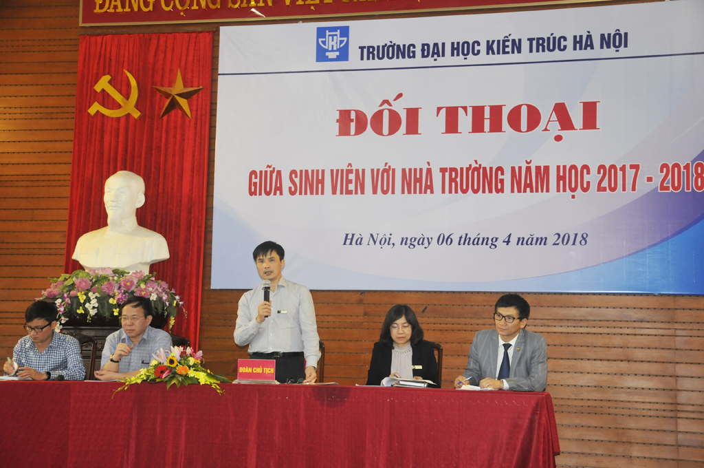 Đối thoại giữa Lãnh đạo Trường Đại học Kiến trúc Hà Nội với sinh viên hệ chính quy năm học 2017 - 2018