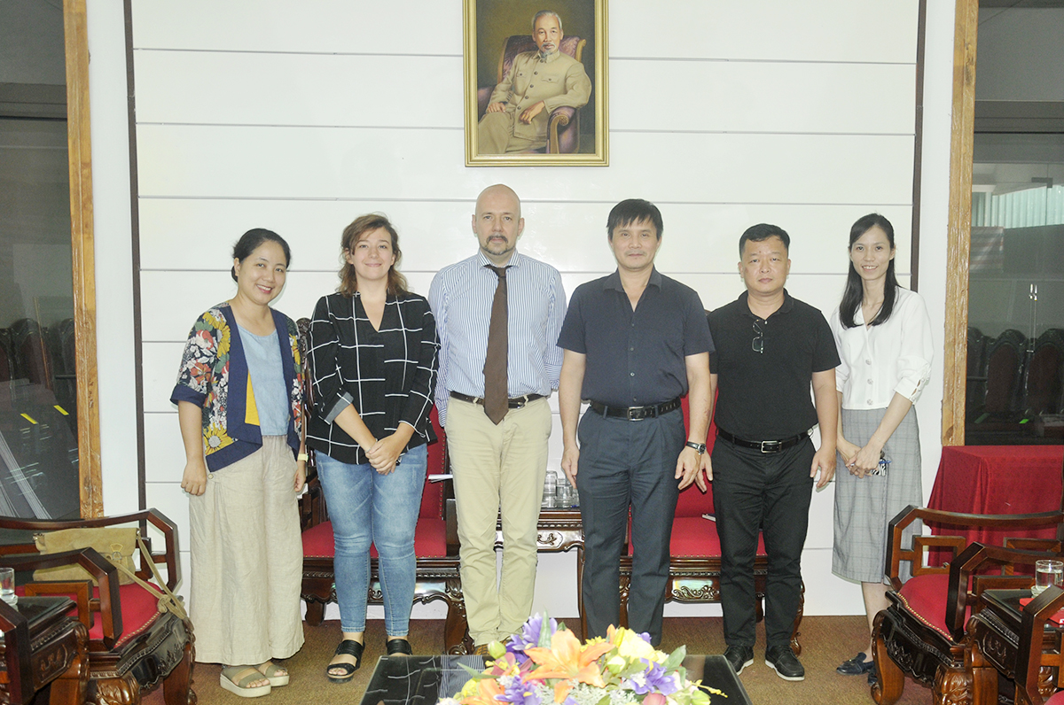 Hiệu trưởng Trường Đại học Kiến trúc Hà Nội tiếp và làm việc với đại diện Đại Sứ quán Cộng hoà Pháp tại Việt Nam