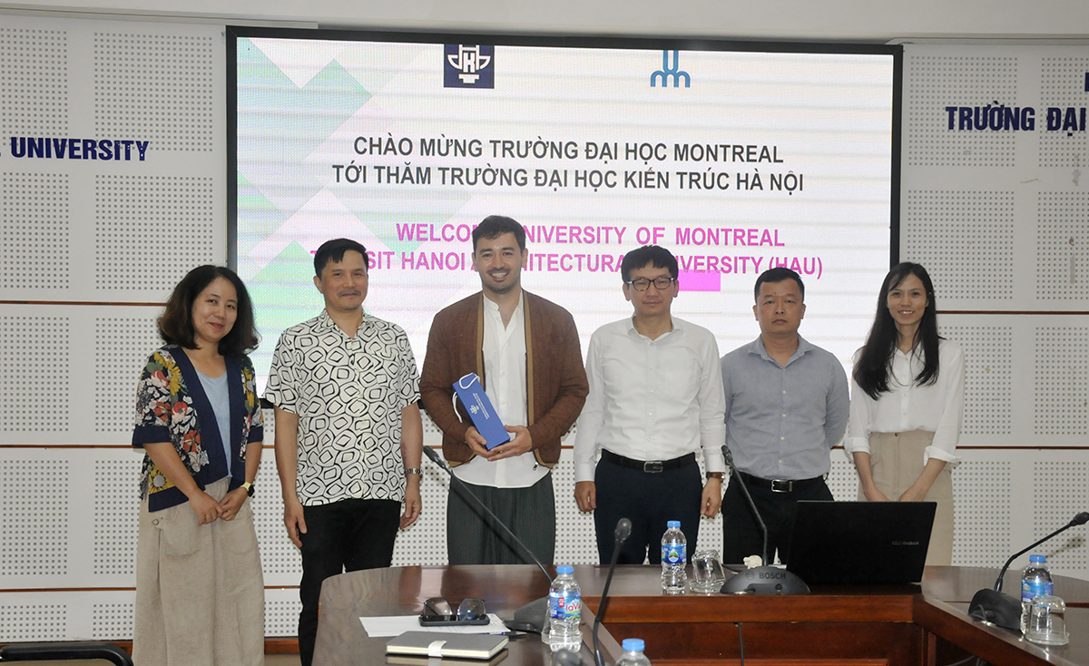 Hiệu trưởng Trường Đại học Kiến trúc Hà Nội tiếp và làm việc với trường Đại học Montréal Canada