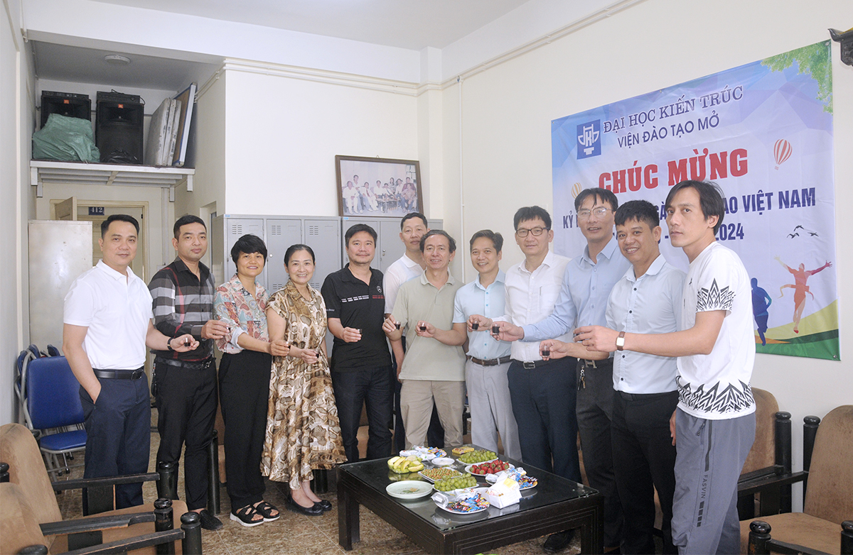 Lãnh đạo Trường Đại học Kiến trúc Hà Nội chúc mừng Bộ môn Giáo dục thể chất nhân kỷ niệm 78 năm ngày Thể thao Việt Nam