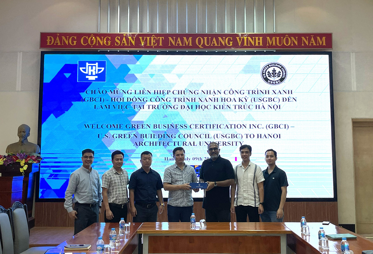Trường Đại học Kiến trúc Hà Nội tiếp và làm việc với Tổ chức chứng nhận công trình xanh và bền vững Hoa Kỳ