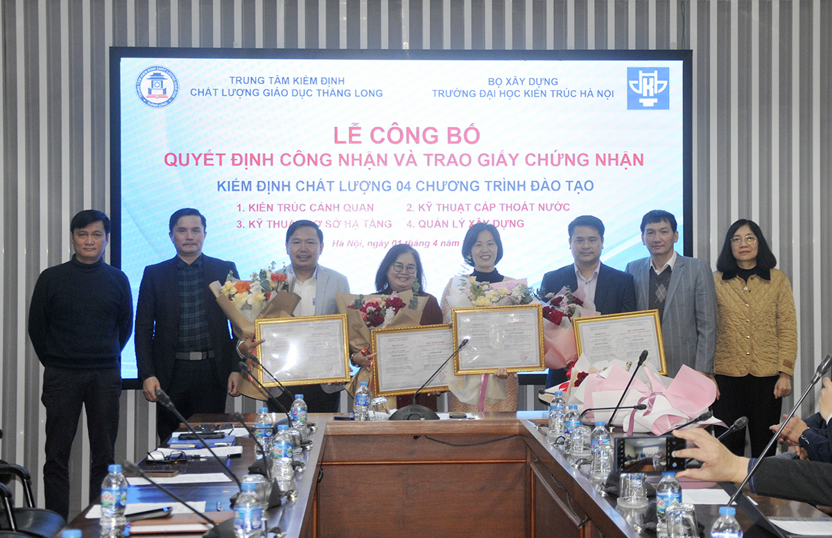 Trường Đại học Kiến trúc Hà Nội công bố Quyết định công nhận và trao giấy chứng nhận kiểm định chất lượng 04 chương trình đào tạo trình độ đại học